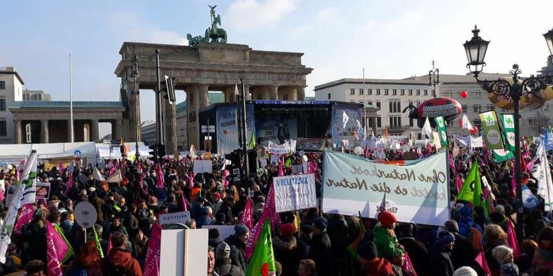 Geschätzte 35.000 Menschen hatten sich vor derm Brandenburger Tor versammelt